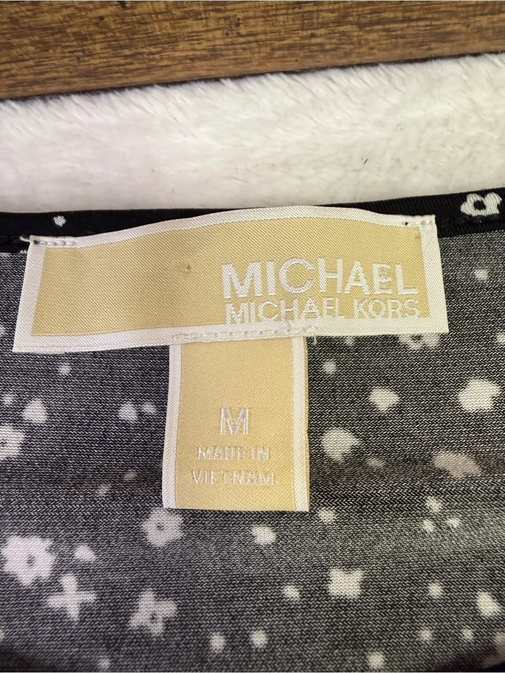 Michael Kors Black Star-Print Short Sleeve Top with Gold Bar Keyhole size medium